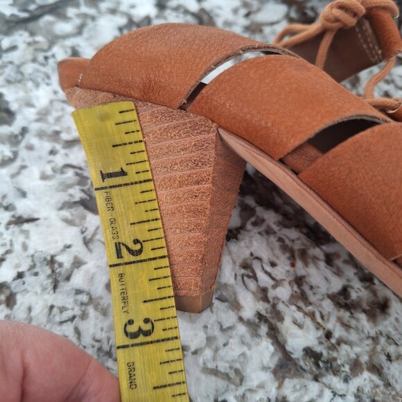 ARRICCI Brown  Leather Lace-Up heel sandals size 6B - Picture 9 of 9